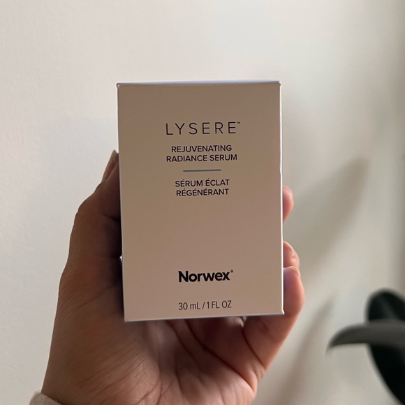 NORWEX LYSERE rejuvenating radiance serum
NEW IN BOX - Picture 3 of 8